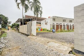 OYO 90124 Oemah Ratu Hostel Syariah