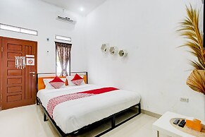 OYO 90124 Oemah Ratu Hostel Syariah