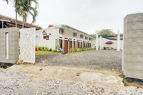 OYO 90124 Oemah Ratu Hostel Syariah