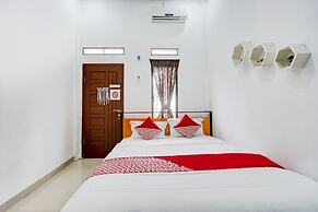 OYO 90124 Oemah Ratu Hostel Syariah