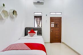 OYO 90124 Oemah Ratu Hostel Syariah