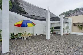 OYO 90124 Oemah Ratu Hostel Syariah