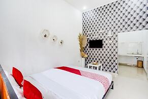 OYO 90124 Oemah Ratu Hostel Syariah