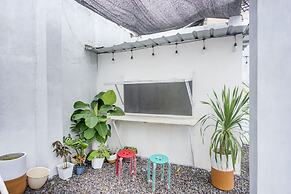 OYO 90124 Oemah Ratu Hostel Syariah