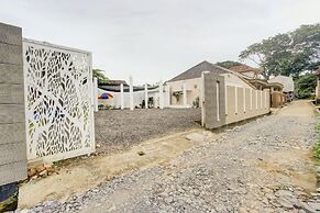 OYO 90124 Oemah Ratu Hostel Syariah