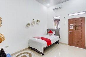 OYO 90124 Oemah Ratu Hostel Syariah