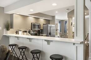 Tranquil Pondview Retreat - Balcony