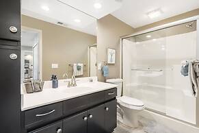 Tranquil Pondview Retreat - Balcony