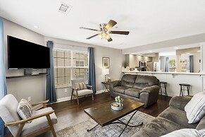 Tranquil Pondview Retreat - Balcony