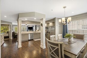 Tranquil Pondview Retreat - Balcony