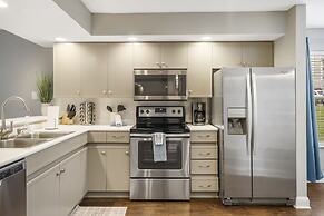 Tranquil Pondview Retreat - Balcony