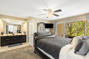 Tranquil Pondview Retreat - Balcony