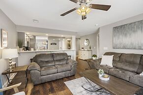 Tranquil Pondview Retreat - Balcony