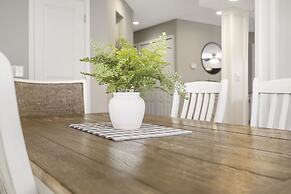 Tranquil Pondview Retreat - Balcony