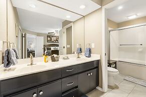 Tranquil Pondview Retreat - Balcony