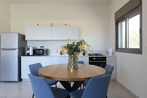 YalaRent Magdala Resort - Luxury Suites with Pool or Jacuzzi with Sea