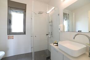 YalaRent Magdala Resort - Luxury Suites with Pool or Jacuzzi with Sea