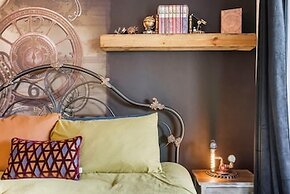 Time Traveler Suite - Private Balcony