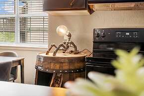 Time Traveler Suite - Private Balcony