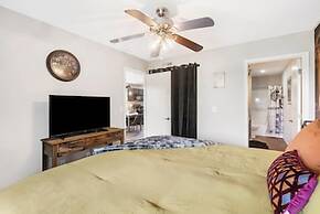 Time Traveler Suite - Private Balcony