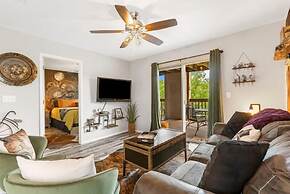 Time Traveler Suite - Private Balcony