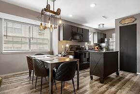 Time Traveler Suite - Private Balcony