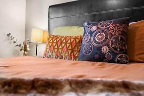 Time Traveler Suite - Private Balcony