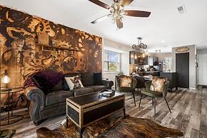 Time Traveler Suite - Private Balcony