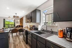 Time Traveler Suite - Private Balcony