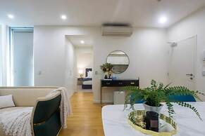 Brilliant 3 Month Corporate Rental With Balcony