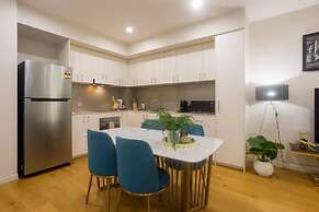 Brilliant 3 Month Corporate Rental With Balcony