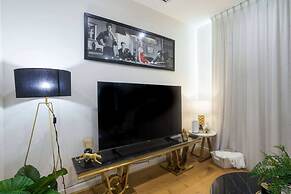 Brilliant 3 Month Corporate Rental With Balcony