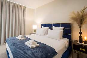 Brilliant 3 Month Corporate Rental With Balcony