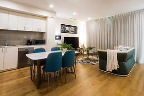 Brilliant 3 Month Corporate Rental With Balcony