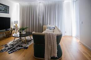 Brilliant 3 Month Corporate Rental With Balcony