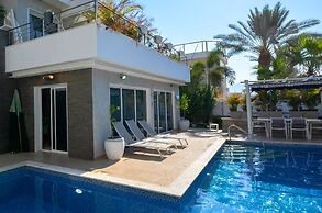 YalaRent Villa Belissimo with  Pool