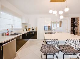 YalaRent Villa Belissimo with  Pool