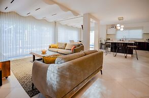 YalaRent Villa Belissimo with  Pool