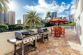 Breezy Luana Waikiki Condo by RedAwning