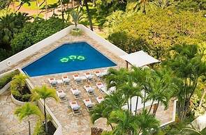 Breezy Luana Waikiki Condo by RedAwning