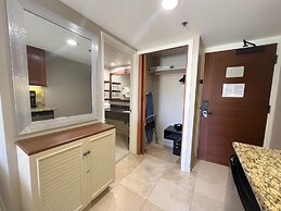 Breezy Luana Waikiki Condo by RedAwning