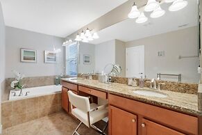 Bismarck Palms 5 Bedroom Home by RedAwning