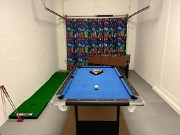 Bismarck Palms 5 Bedroom Home by RedAwning