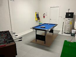 Bismarck Palms 5 Bedroom Home by RedAwning