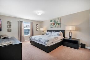 Bismarck Palms 5 Bedroom Home by RedAwning