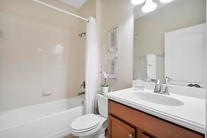 Bismarck Palms 5 Bedroom Home by RedAwning