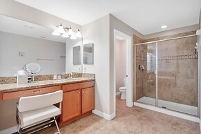 Bismarck Palms 5 Bedroom Home by RedAwning