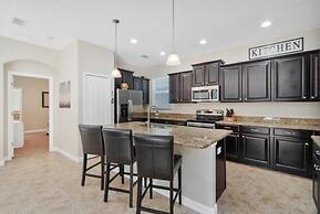 Bismarck Palms 5 Bedroom Home by RedAwning