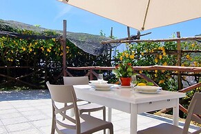 Villa in Lemon Grove With Sea Views & Sea Breeze