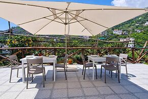 Villa in Lemon Grove With Sea Views & Sea Breeze